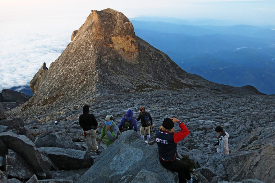 trekking mount kinabalu